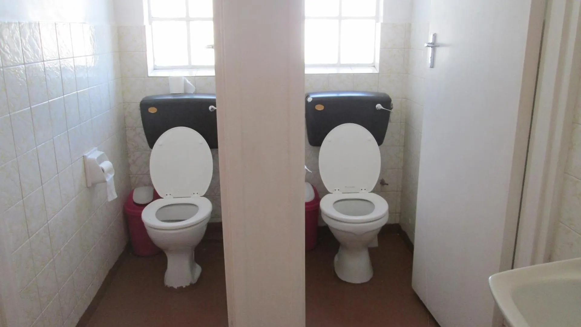 Lighthouse Farm Backpackers Lodge Cape Town