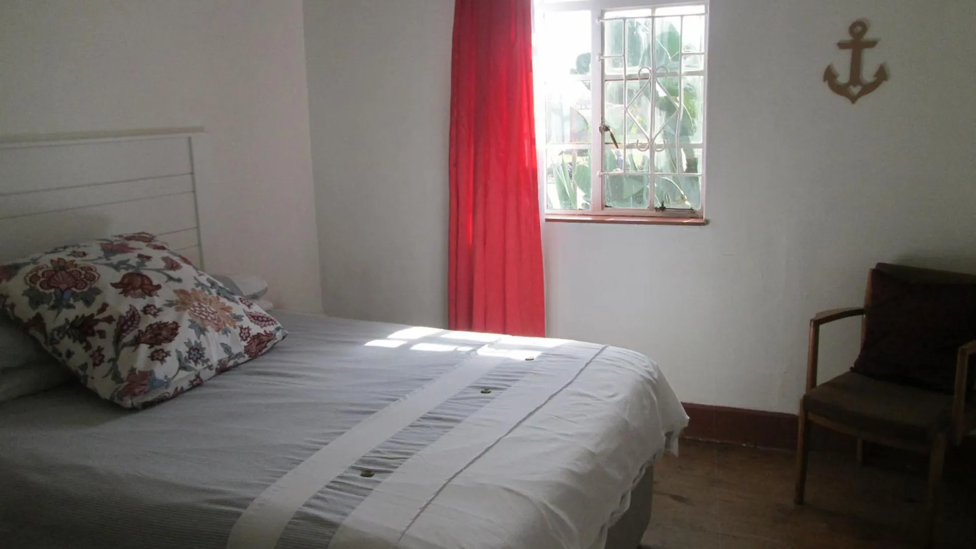 Lighthouse Farm Backpackers Lodge Cape Town