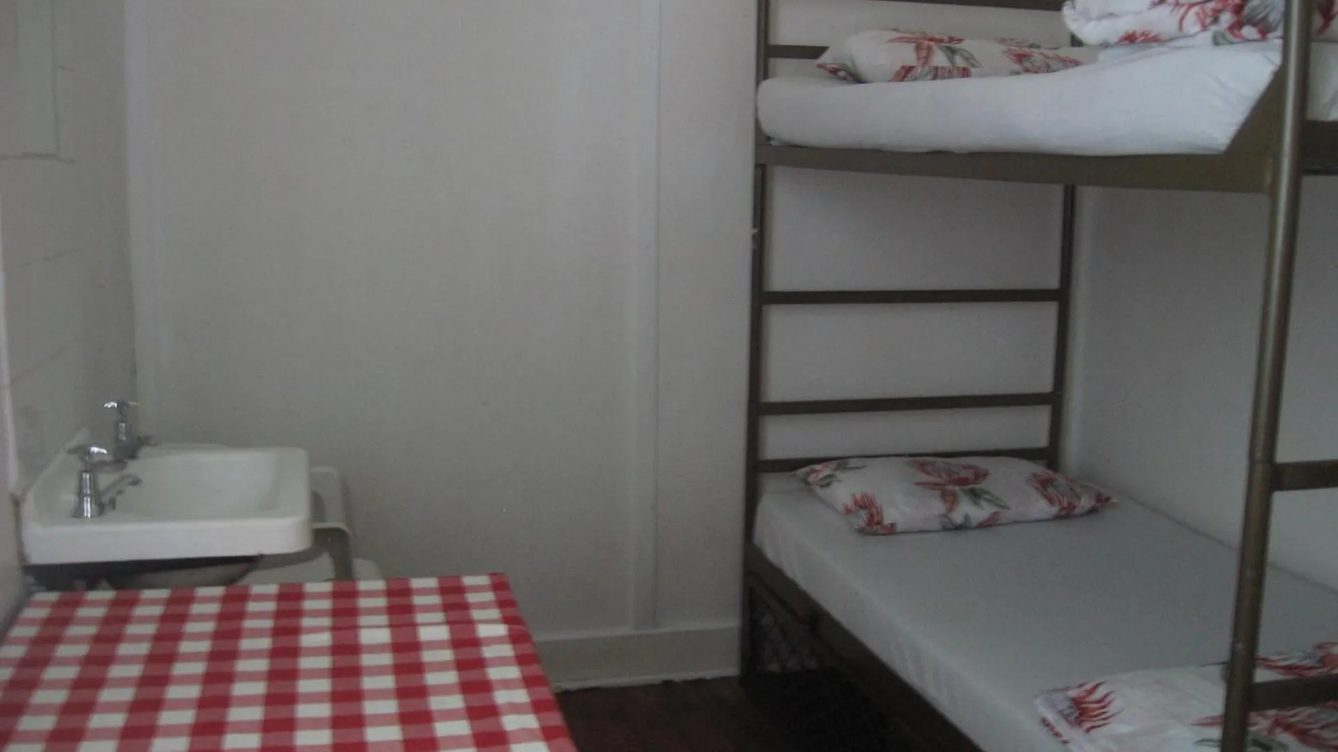 Lighthouse Farm Backpackers Lodge Cape Town