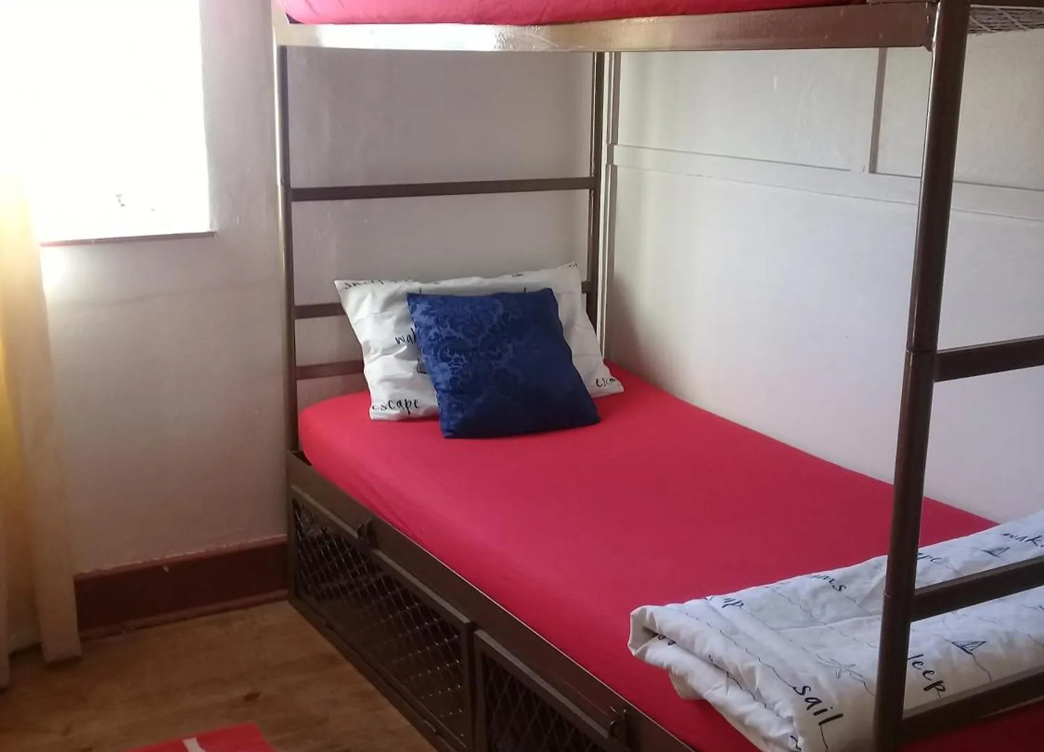 Lighthouse Farm Backpackers Lodge Cape Town